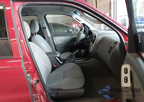 2005 Ford Escape Xlt from USA, damaged, VIN 1FMYU93145KE31853